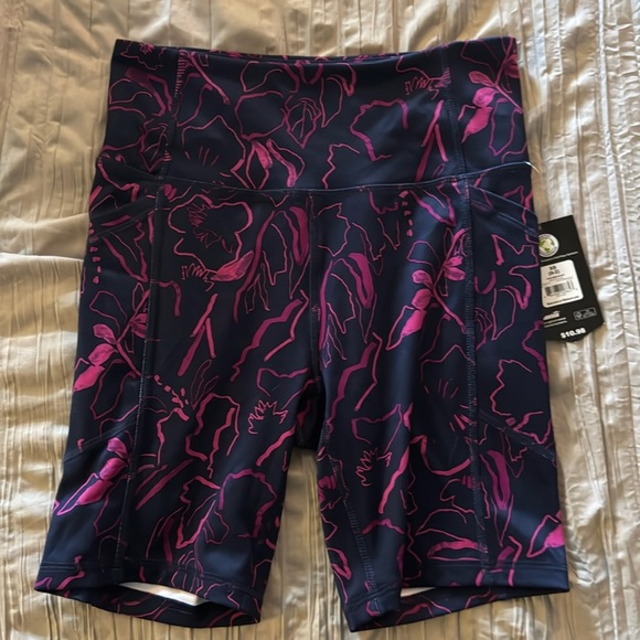 XS BIKE SHORTS • AVIA • 7” INSEAM - Picture 1 of 2
